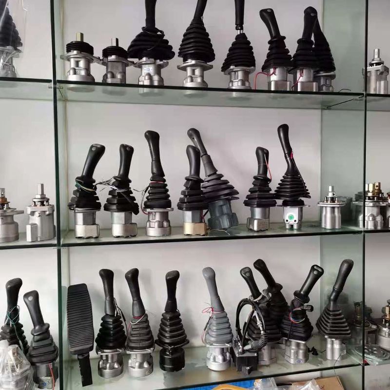 มหาวิทยาลัย Excavator Joystick Handle Hand Shank Operator Rod Assembly ใช้สําหรับ PC120 PC200 SK200 EX200 EXCAVATOR