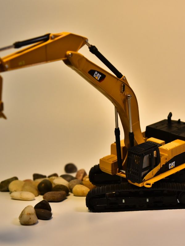 DM คาร์เตอร์ CAT385C โมเดลเครื่องขุดเหล็กสแตนเลส เครื่องจักรกลเครื่องจักรกลรถยนต์จําลอง เครื่องประดับโลหะ