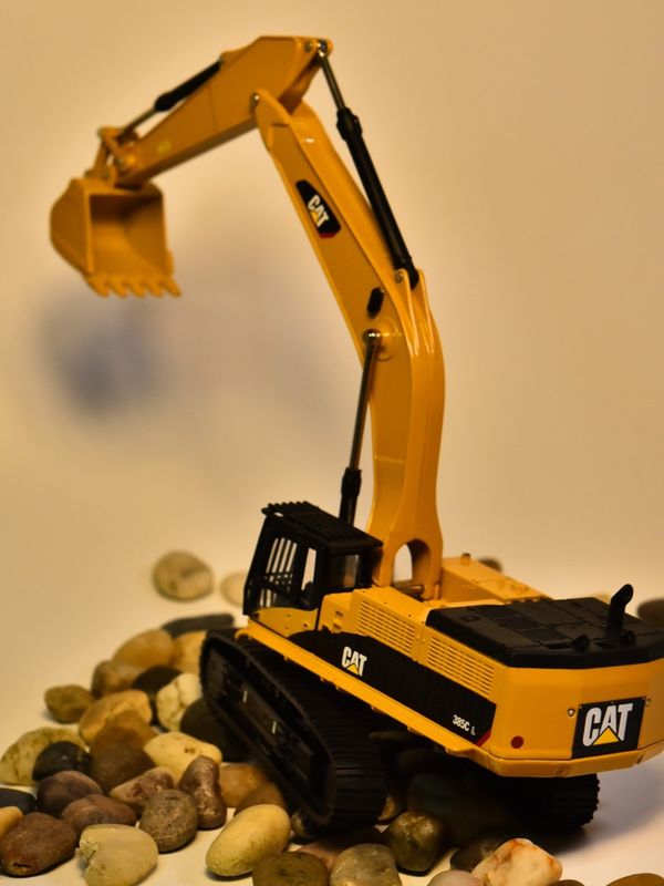 DM คาร์เตอร์ CAT385C โมเดลเครื่องขุดเหล็กสแตนเลส เครื่องจักรกลเครื่องจักรกลรถยนต์จําลอง เครื่องประดับโลหะ