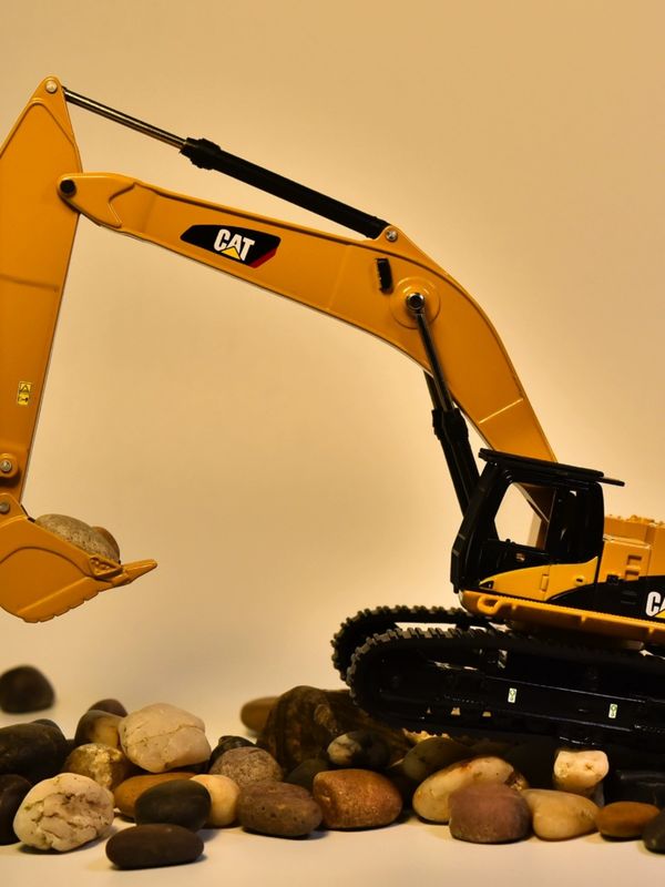 DM คาร์เตอร์ CAT385C โมเดลเครื่องขุดเหล็กสแตนเลส เครื่องจักรกลเครื่องจักรกลรถยนต์จําลอง เครื่องประดับโลหะ