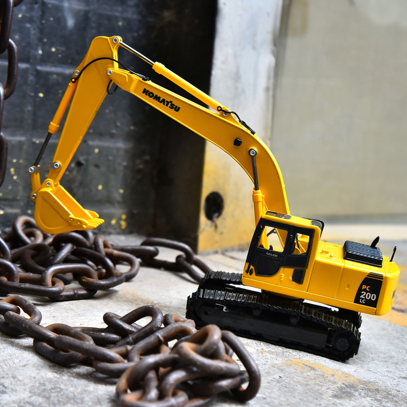 Komatsu PC200 Excavator 1/43 Scale Diecast Metal Model ประตูเปิดที่สะสมได้