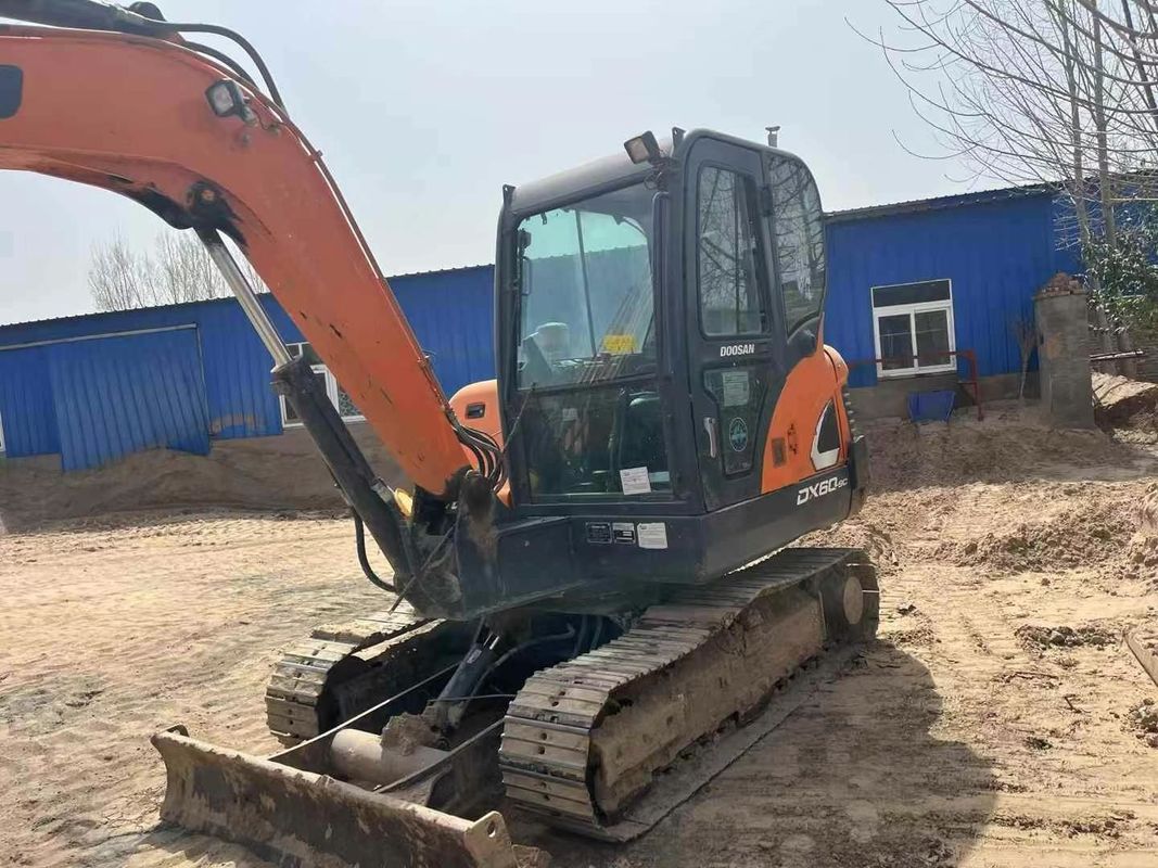 สบายดี ใช้ 2020 Doosan DX60-9C เครื่องขุด 6 ตัน สําหรับงานปลูกสวน