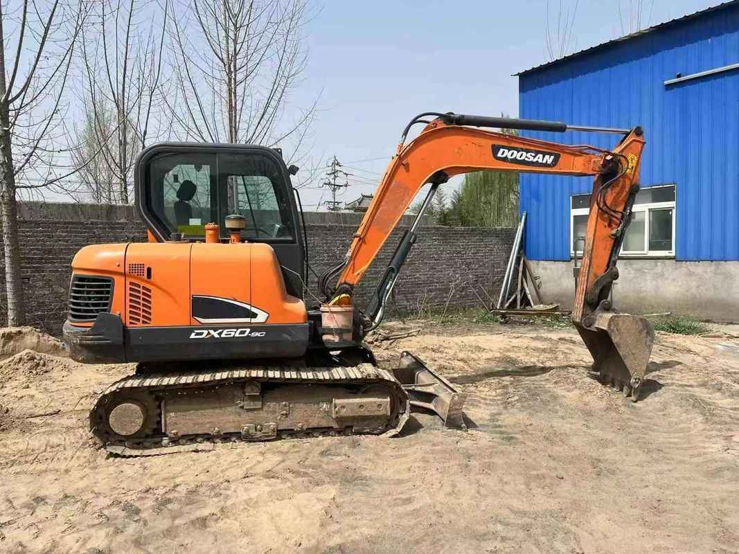 สบายดี ใช้ 2020 Doosan DX60-9C เครื่องขุด 6 ตัน สําหรับงานปลูกสวน