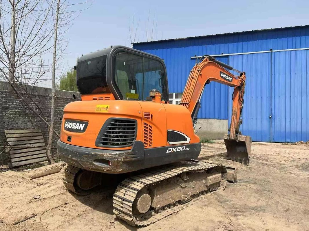สบายดี ใช้ 2020 Doosan DX60-9C เครื่องขุด 6 ตัน สําหรับงานปลูกสวน