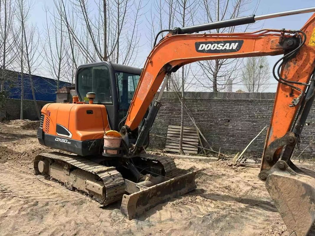 สบายดี ใช้ 2020 Doosan DX60-9C เครื่องขุด 6 ตัน สําหรับงานปลูกสวน