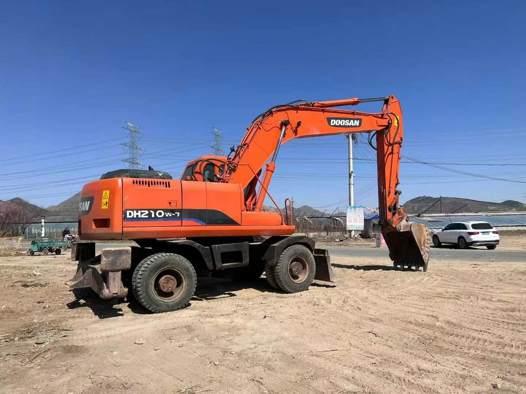 ใช้ Doosan DH210 เครื่องขุดล้อ ไฮดรอลิกขับเคลื่อน คุณภาพสูง เครื่องก่อสร้างมือสอง