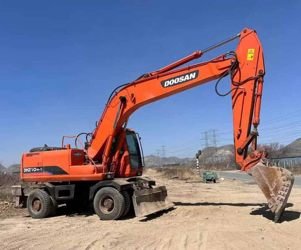 ใช้ Doosan DH210 เครื่องขุดล้อ ไฮดรอลิกขับเคลื่อน คุณภาพสูง เครื่องก่อสร้างมือสอง