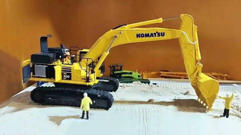 1/43 Scale Komatsu PC520LC-11M0 โมเดลเครื่องขุดแบบสแตนเลย์ - มีใบอนุญาตสะสม