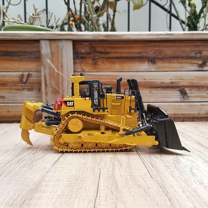 รถปราบดินแบบตีนตะขาบ DM 1/50 D10T2 Diecast Model ยานพาหนะก่อสร้าง 85532C ของสะสม