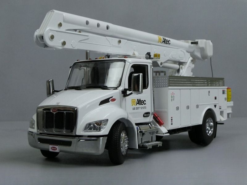 1/32 ปีเตอร์บิลท์ 536 พร้อมกระเช้าไฟฟ้า Altec AA55 รุ่น DM 71105