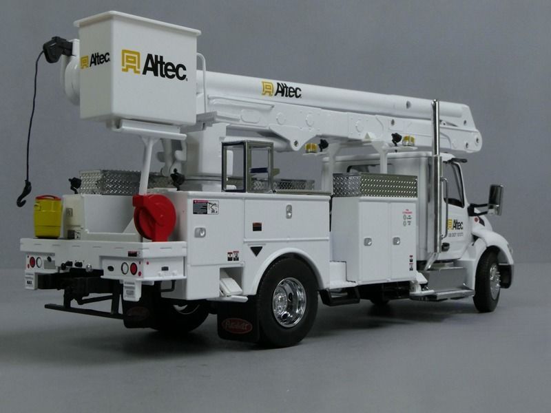 1/32 ปีเตอร์บิลท์ 536 พร้อมกระเช้าไฟฟ้า Altec AA55 รุ่น DM 71105