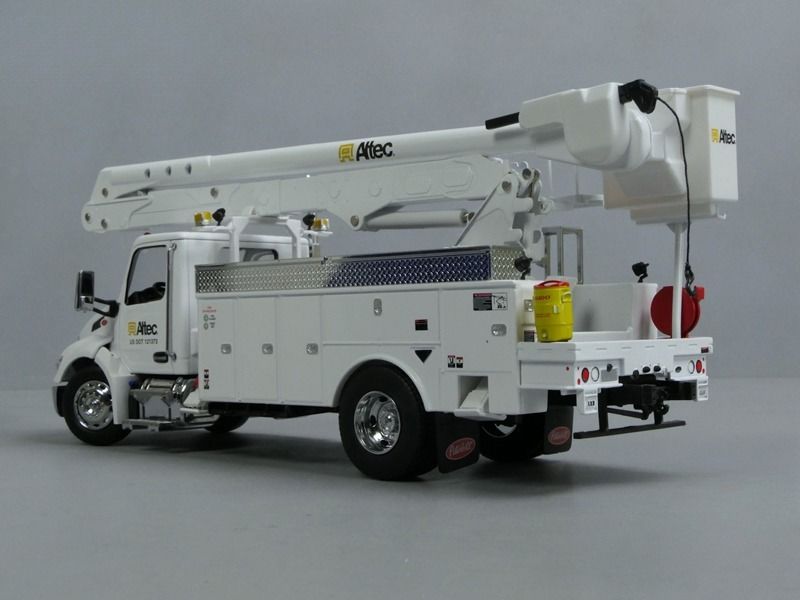 1/32 ปีเตอร์บิลท์ 536 พร้อมกระเช้าไฟฟ้า Altec AA55 รุ่น DM 71105