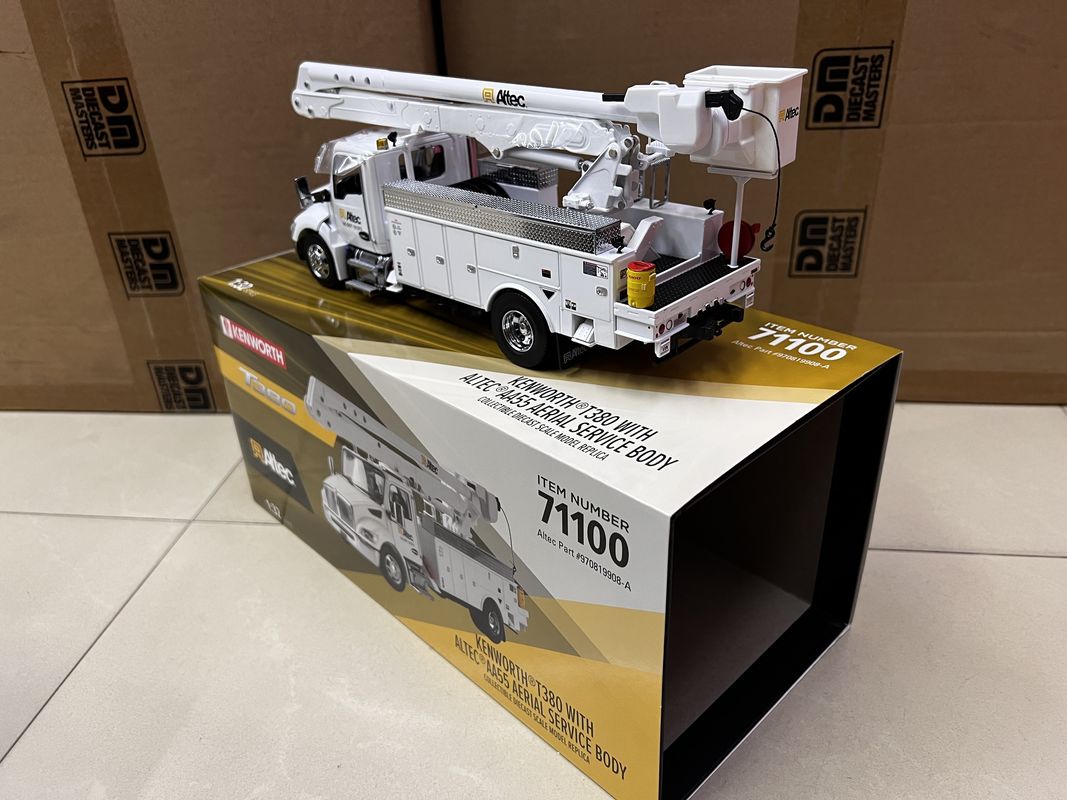 DM 1/32 Kenworth T380 แพลตฟอร์มการทํางานบนอากาศ รถบรรทุก สารสกัดเหล็ก รถก่อสร้าง รุ่น 71100