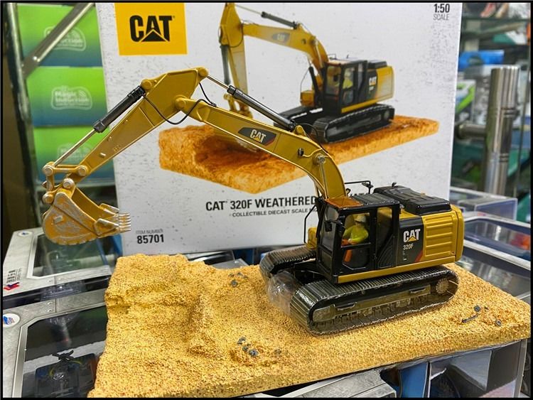 Diecast Masters DM 85701 รถขุดไฮดรอลิก cat 320F รุ่นวิศวกรรมหล่อ 1:50