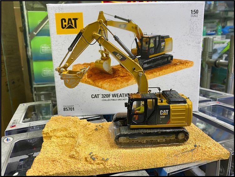 Diecast Masters DM 85701 รถขุดไฮดรอลิก Caterpillar 320F รุ่นวิศวกรรมหล่อ 1:50