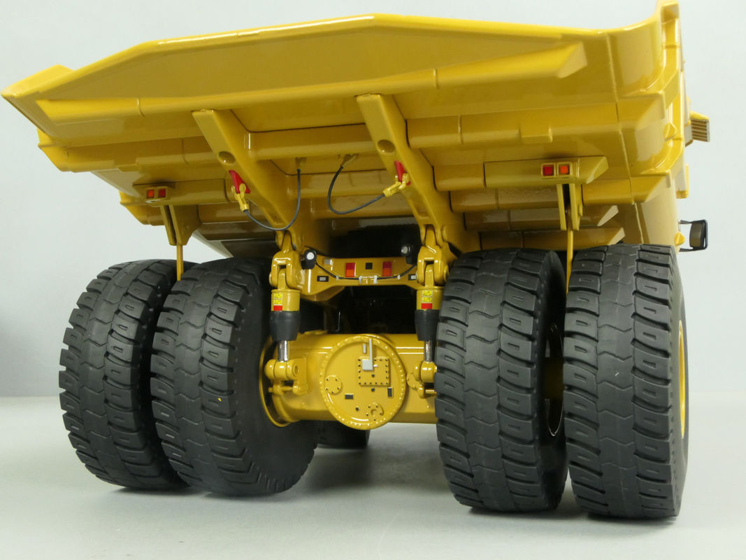 DM ใหม่ 1:50 สเกล CAT 797F รถดัมพ์เหมืองขนาดใหญ่ โมเดลหล่อ Die-cast 85655