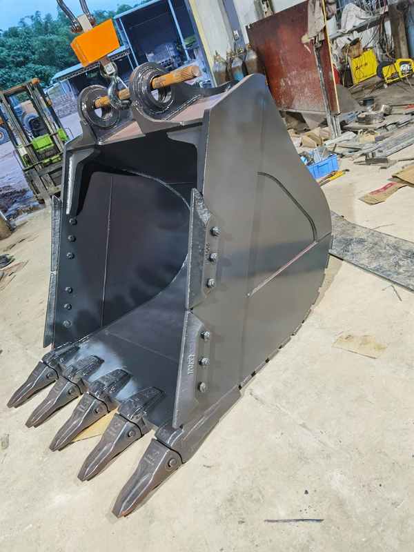 ปรับแต่ง 2.61 m3 ความจุ Q355B Excavator Rock Bucket For Cat 349