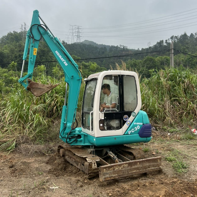 เครื่องขุดคอมแพคค Komatsu PC30-7 พร้อมห้องนั่งใช้ เครื่องขุดขนาดเล็ก 3 ตัน - เครื่องจักร Komatsu ขุดละเอียด อุปกรณ์ขนาดเล็กที่ใช้เชื้อเพลิงต่ํา สําหรับขาย