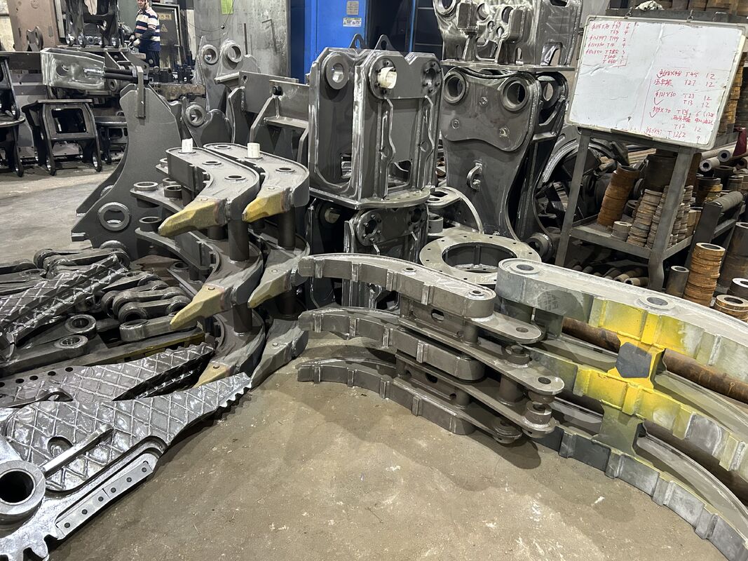 โรงงานปรับแต่งเครื่องขุดหนัก ไฮดรอลิกสกร็อปโลหะ Shear รถเก่า เรือ Shear ใบคม 360 ° Rotation Steel Bar Pipes Shear