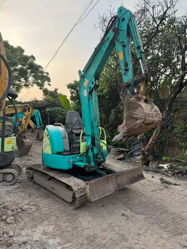 มือสอง YANMARR Vio30 3 ตัน มินิ Crawler Excavator ในคลัง สําหรับขาย