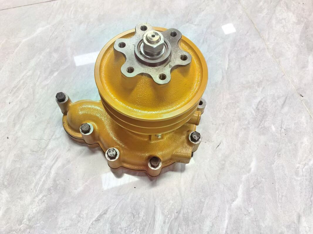 เครื่องยนต์ Komatsu 4D130 นานทน 6114-61-1100 ปั๊มน้ํา สําหรับ Komatsu เครื่องจักรกลก่อสร้าง