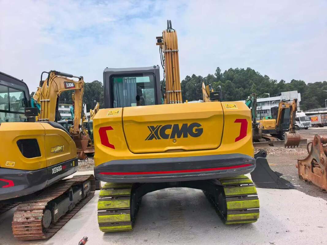 98% เครื่องขุด XCMG XE75G ใหม่ พร้อมถุงยาง รองเท้าติดกับเครื่องตัดน้ํา